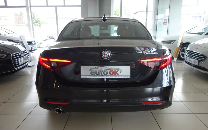 Alfa Romeo Giulia cena 78900 przebieg: 90190, rok produkcji 2016 z Maków Podhalański małe 211